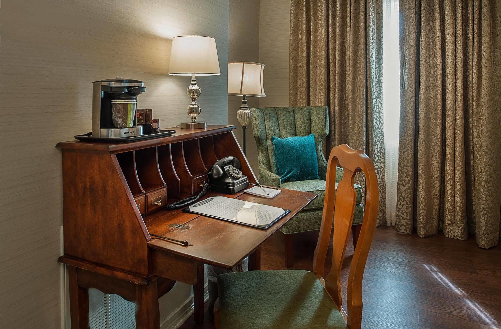 Seven Gables Inn, St Louis West, A Tribute Portfolio Hotel Clayton Dış mekan fotoğraf