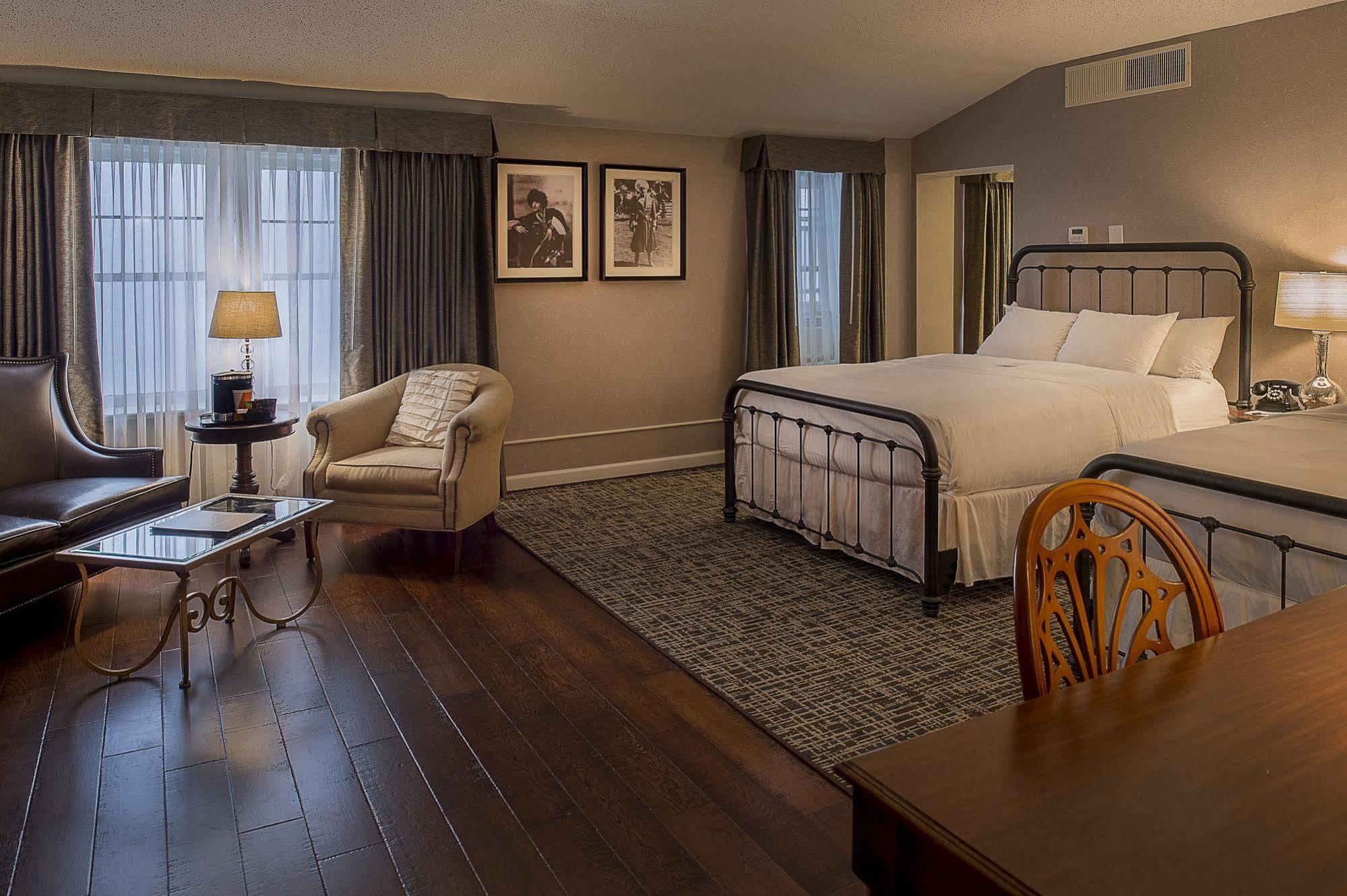 Seven Gables Inn, St Louis West, A Tribute Portfolio Hotel Clayton Dış mekan fotoğraf