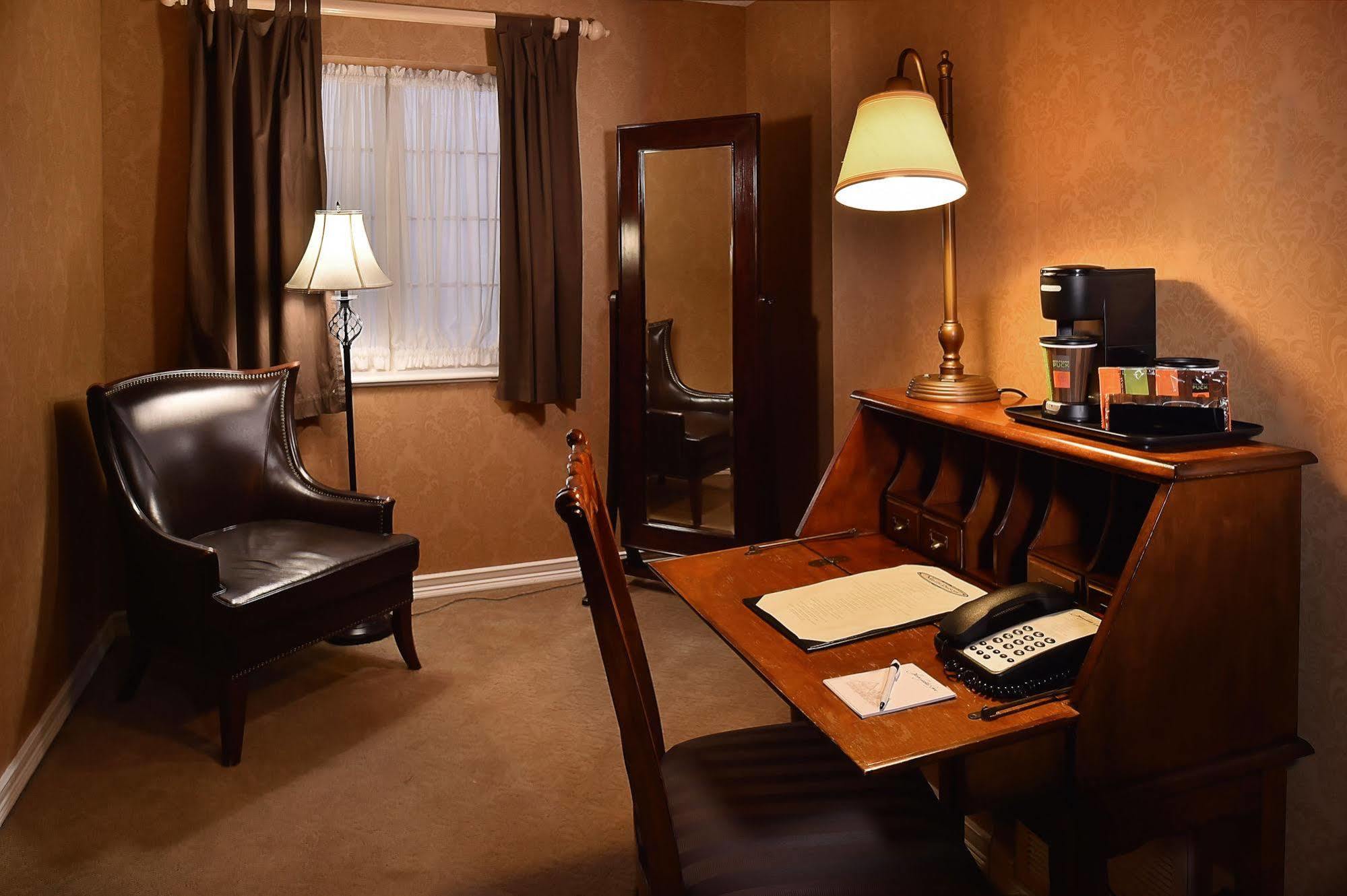Seven Gables Inn, St Louis West, A Tribute Portfolio Hotel Clayton Dış mekan fotoğraf
